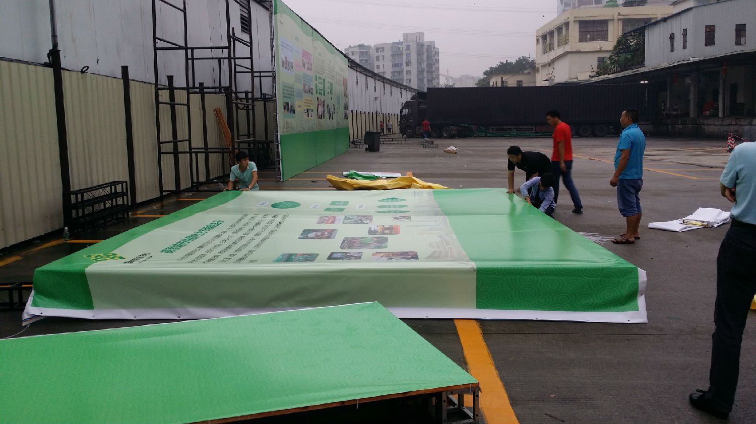 通宵達(dá)旦,準(zhǔn)時完成廣州市供銷合作社宣傳展板布置